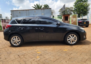 TOYOTA AURIS