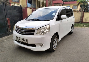 TOYOTA NOAH