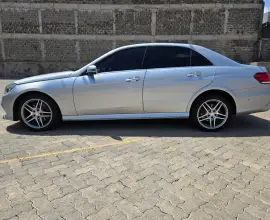 MERCEDES BENZ E200